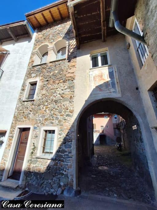 הוילה Carabietta Antica Torre Del Castello Casa Ceresiana מראה חיצוני תמונה