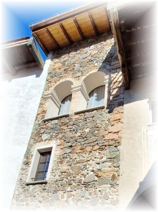 הוילה Carabietta Antica Torre Del Castello Casa Ceresiana מראה חיצוני תמונה